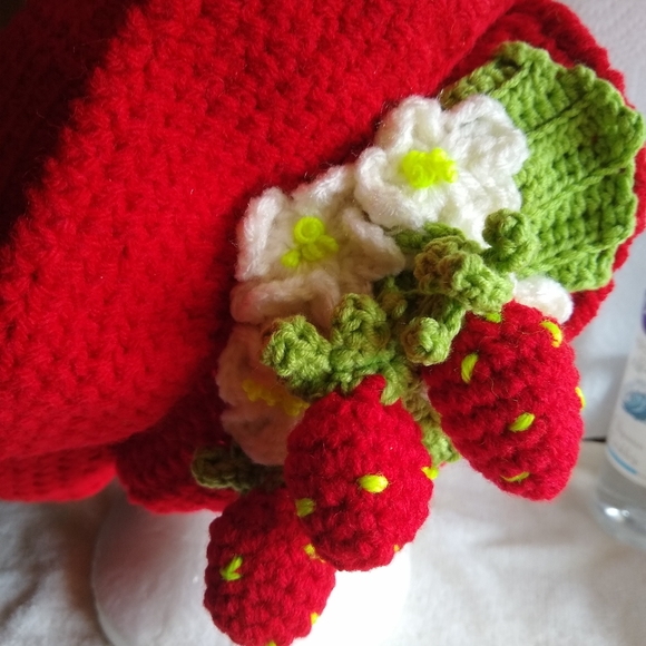 Strawberry Queen Hat, handmade - Picture 5 of 6